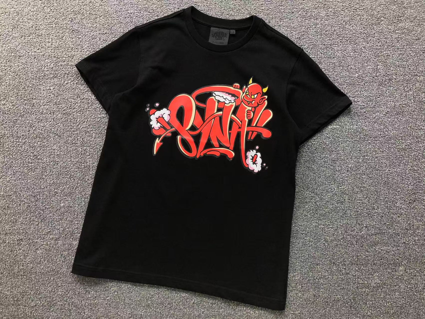 Camiseta Syna World Devil