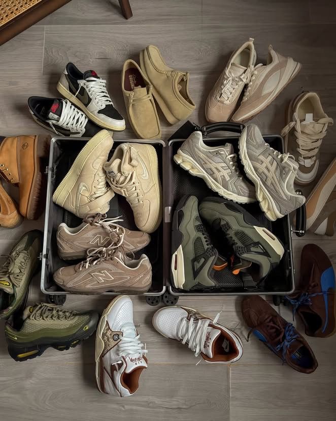 SNEAKERS