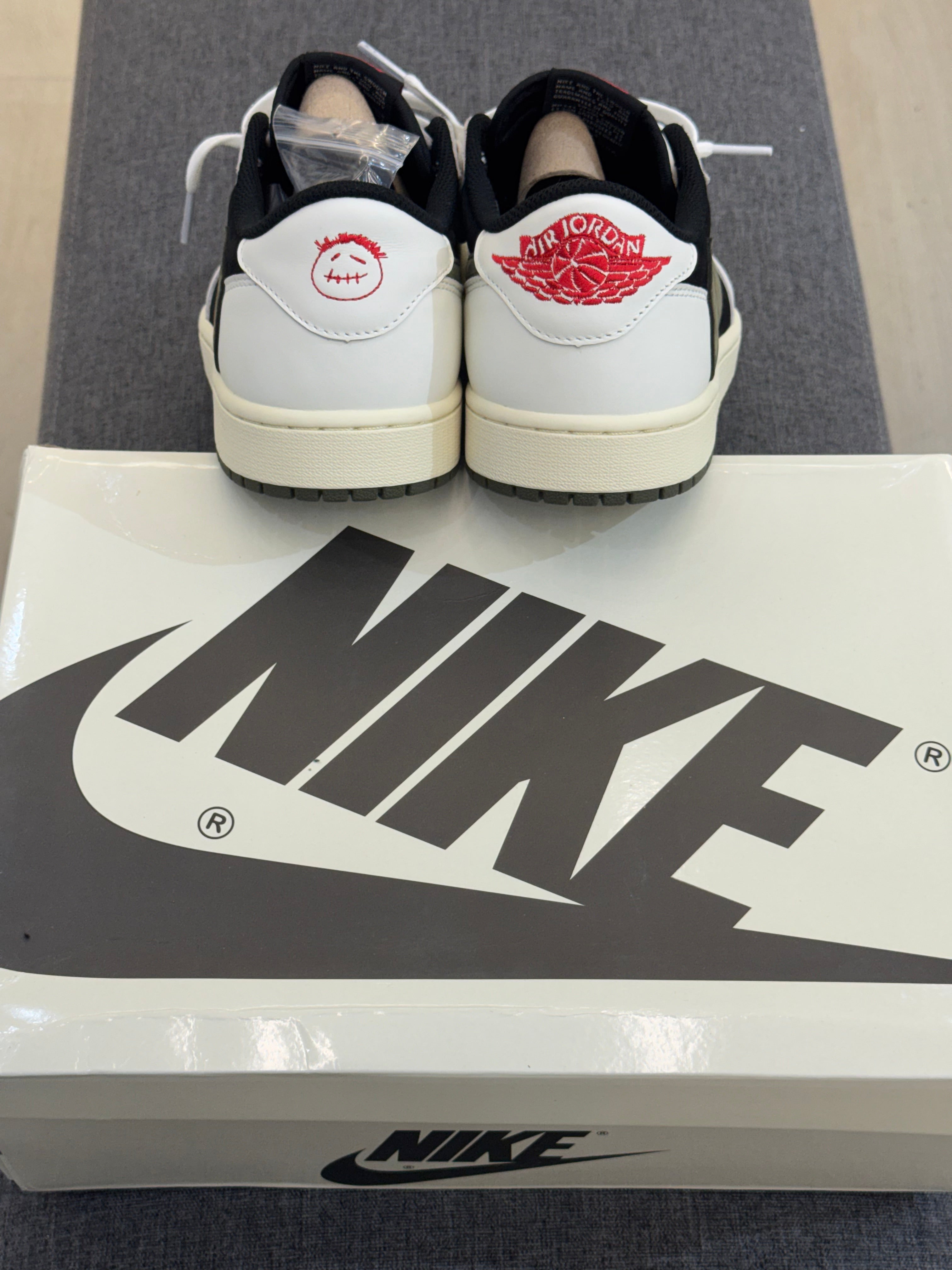 Tênis Travis Scott x Air Jordan 1 Low Olive
