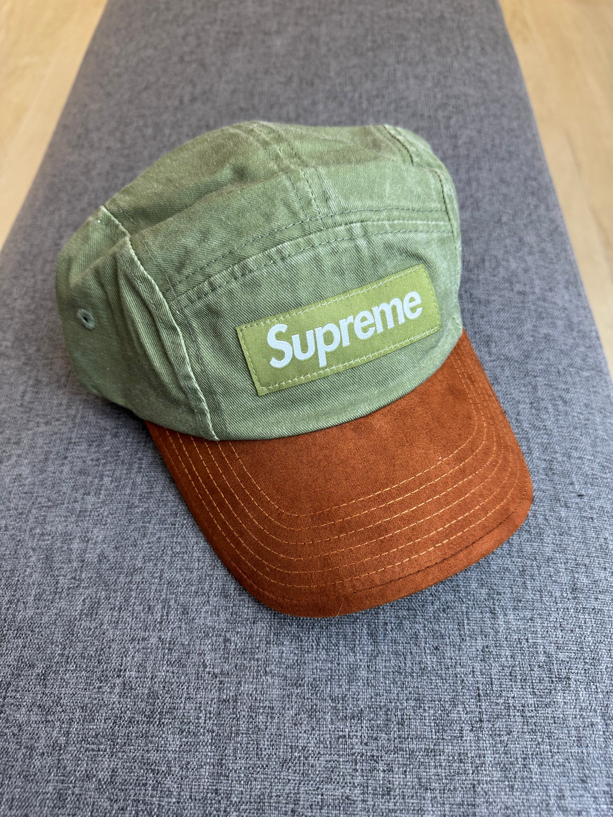 Boné Supreme Suede Visor Camp Olive