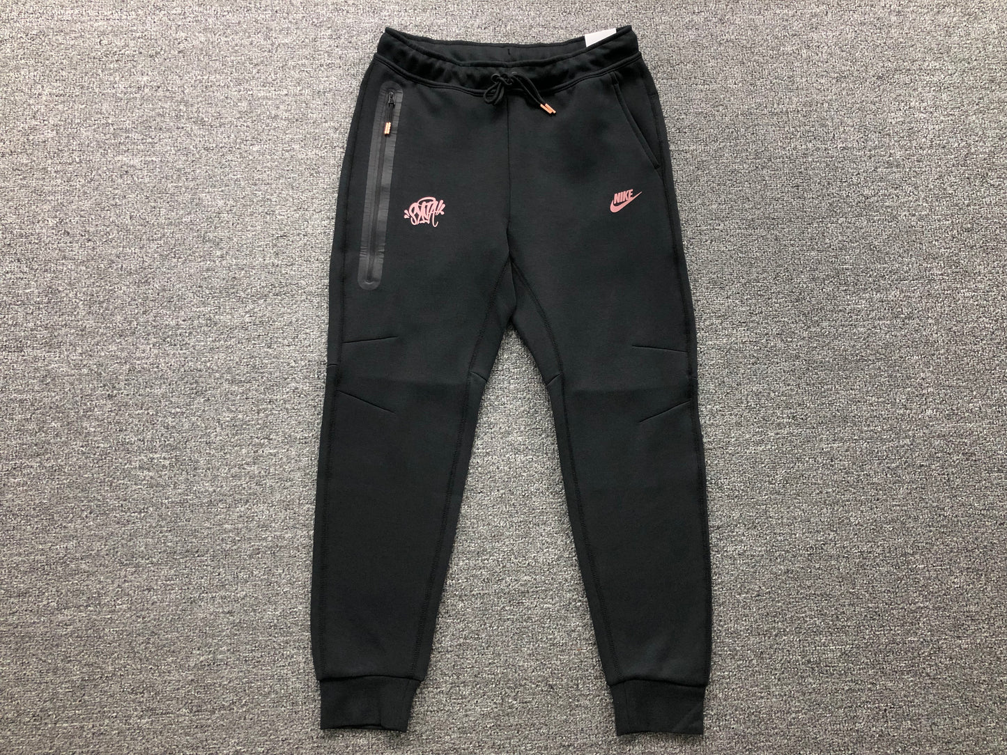 Conjunto Tech Fleece Nike x Syna World