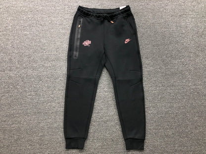 Conjunto Tech Fleece Nike x Syna World