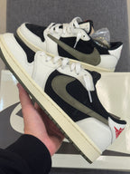 Tênis Travis Scott x Air Jordan 1 Low Olive