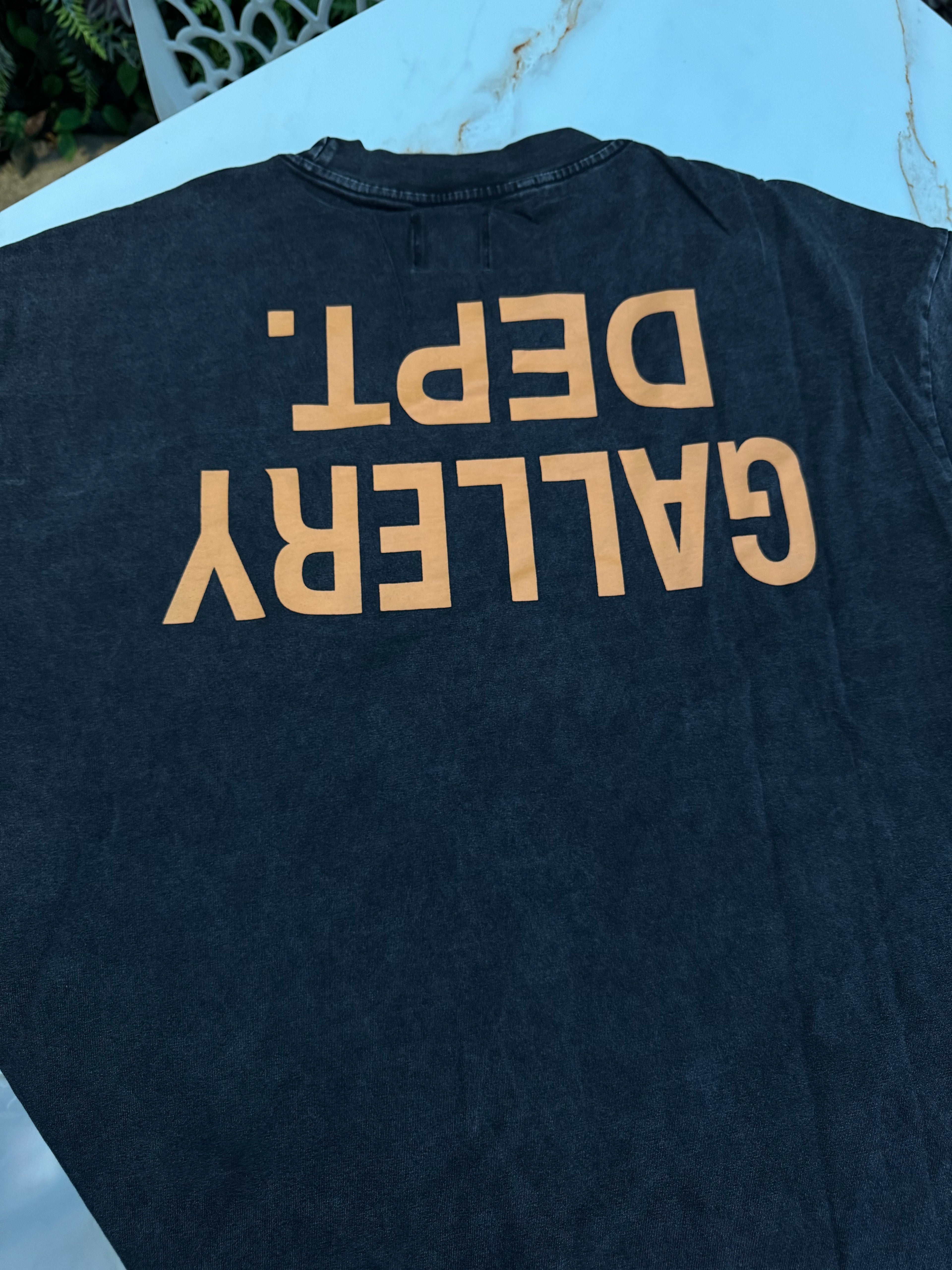 Camiseta Gallery Dept Upside Down Logo