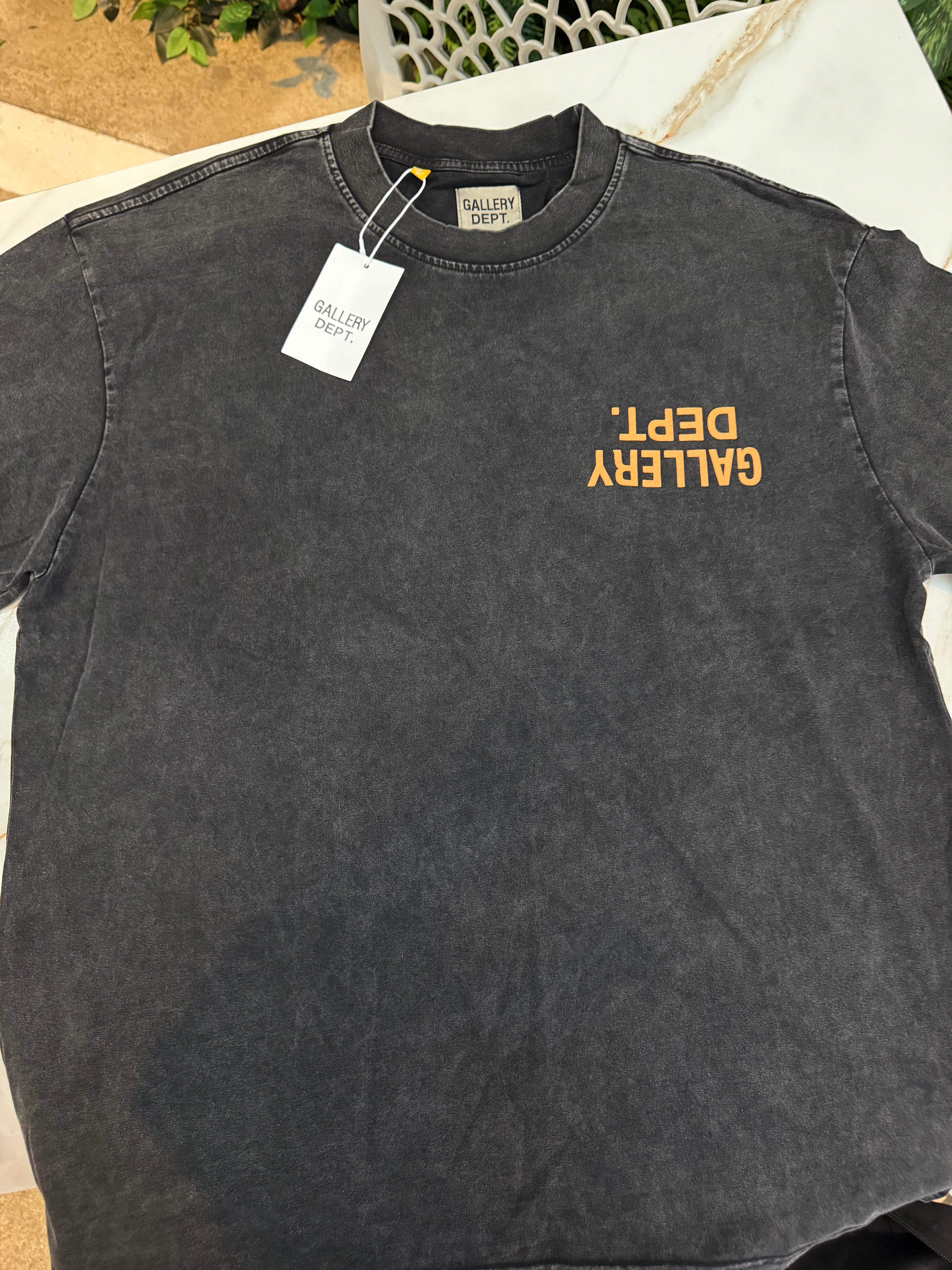 Camiseta Gallery Dept Upside Down Logo