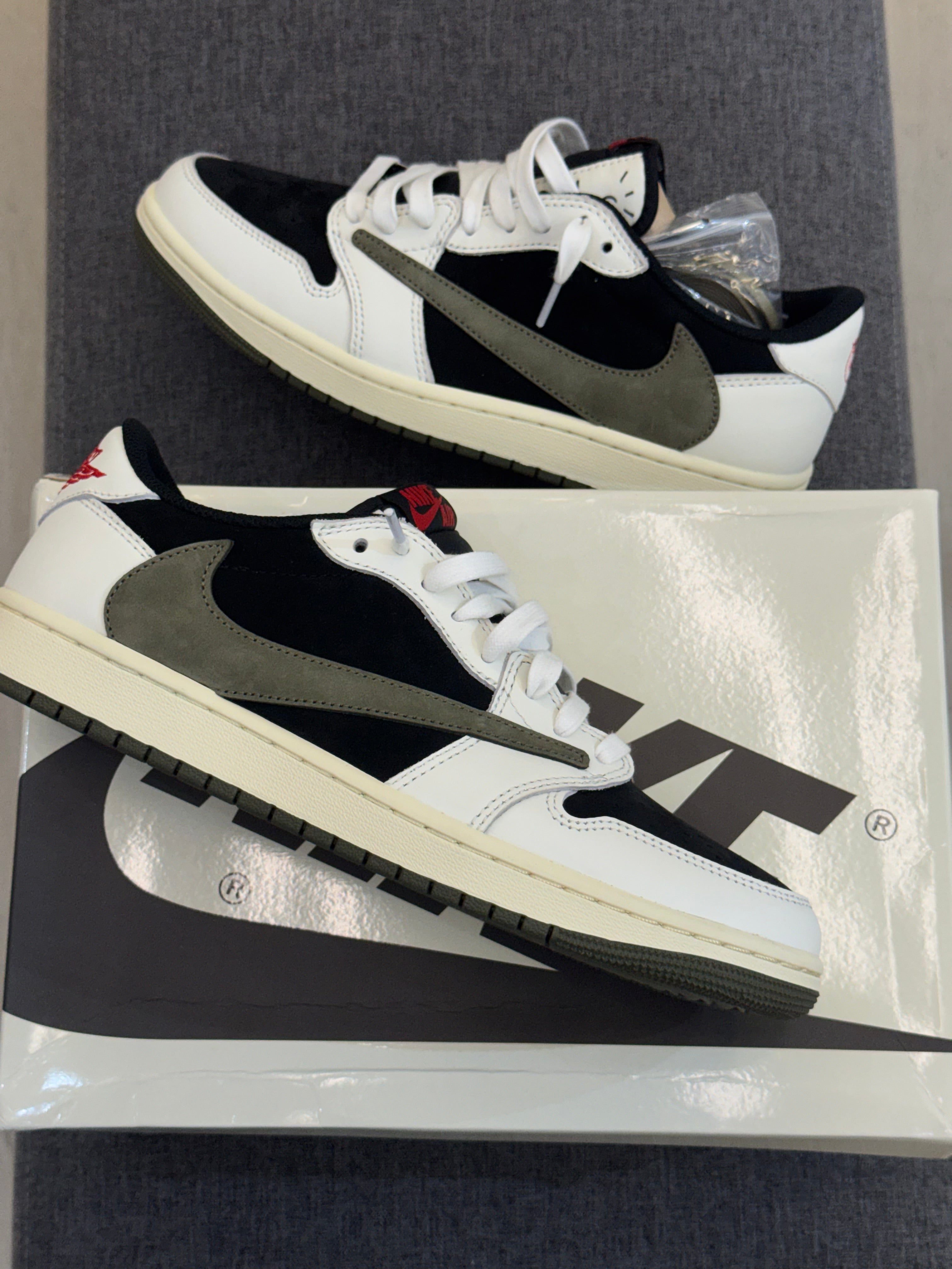 Tênis Travis Scott x Air Jordan 1 Low Olive