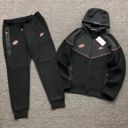 Conjunto Tech Fleece Nike x Syna World